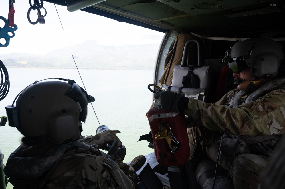 1-228 Aviation Regiment conducts over-water hoist training