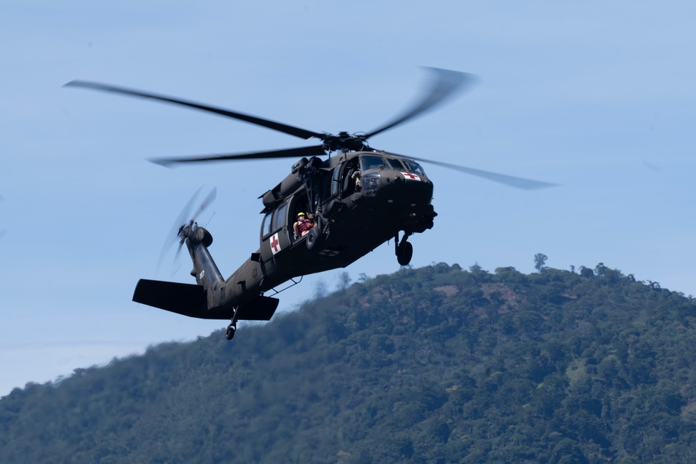 1-228 Aviation Regiment conducts over-water hoist training