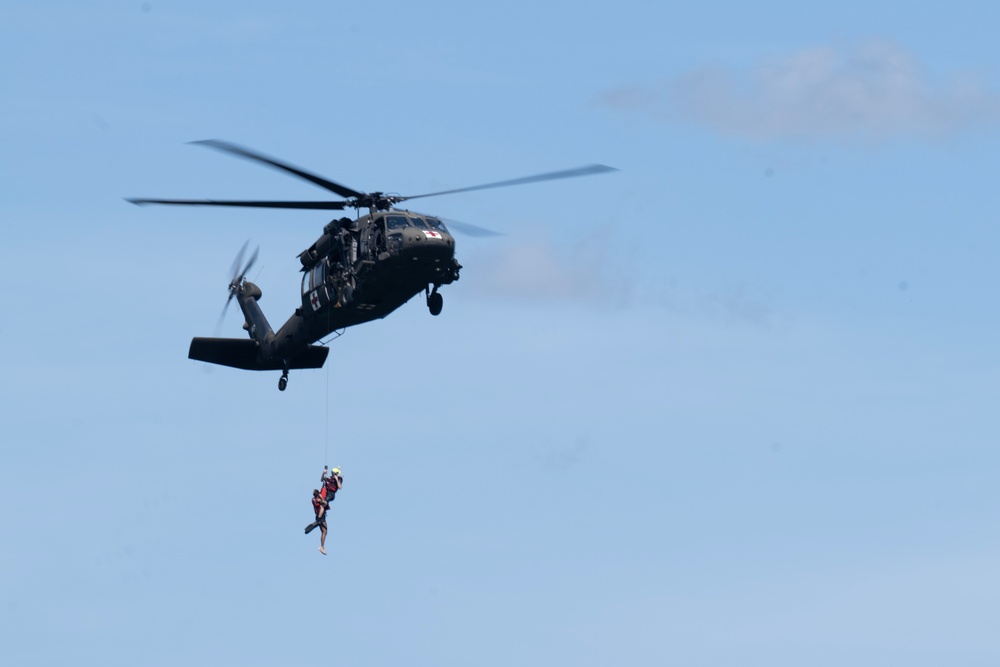 1-228 Aviation Regiment conducts over-water hoist training