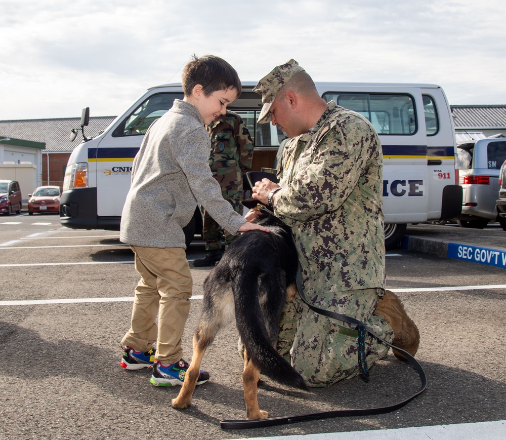 Sasebo Elementary Visits CFAS Security