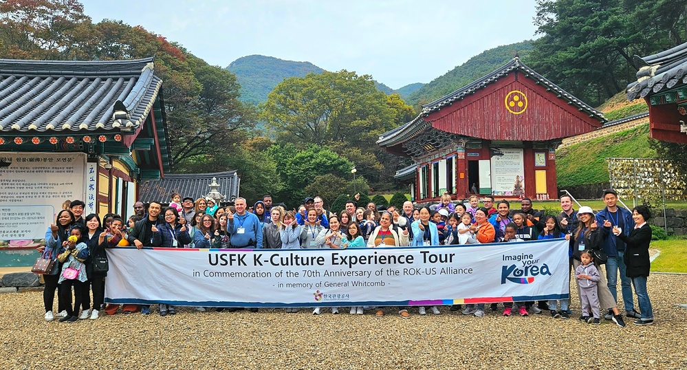 Cultural tour introduces ginseng to Soldiers, families