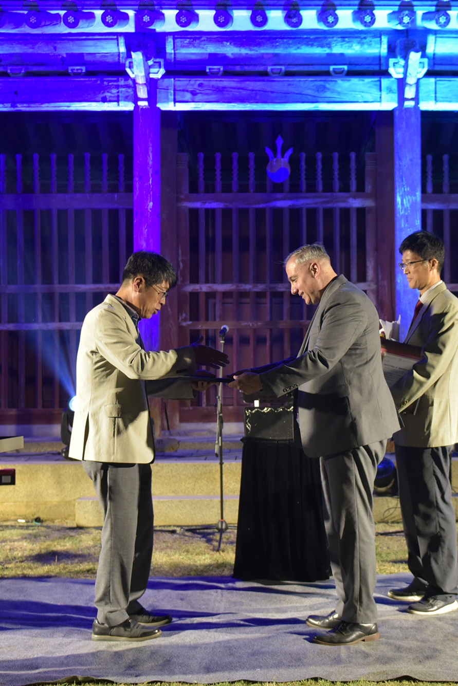 Pyeongtaek awards Humphreys Public Affairs Office