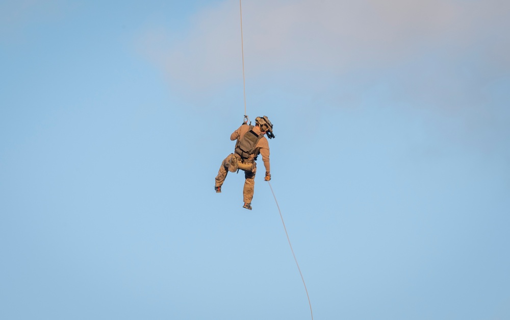 Marines and Pjs conduct hoist training