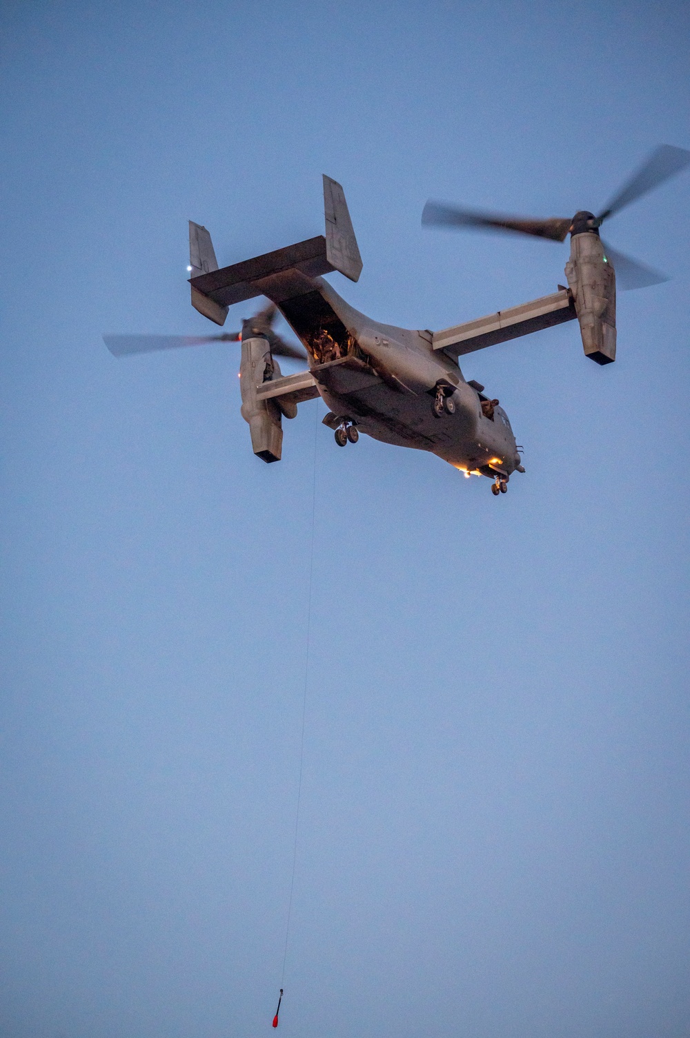 Marines and Pjs conduct hoist training