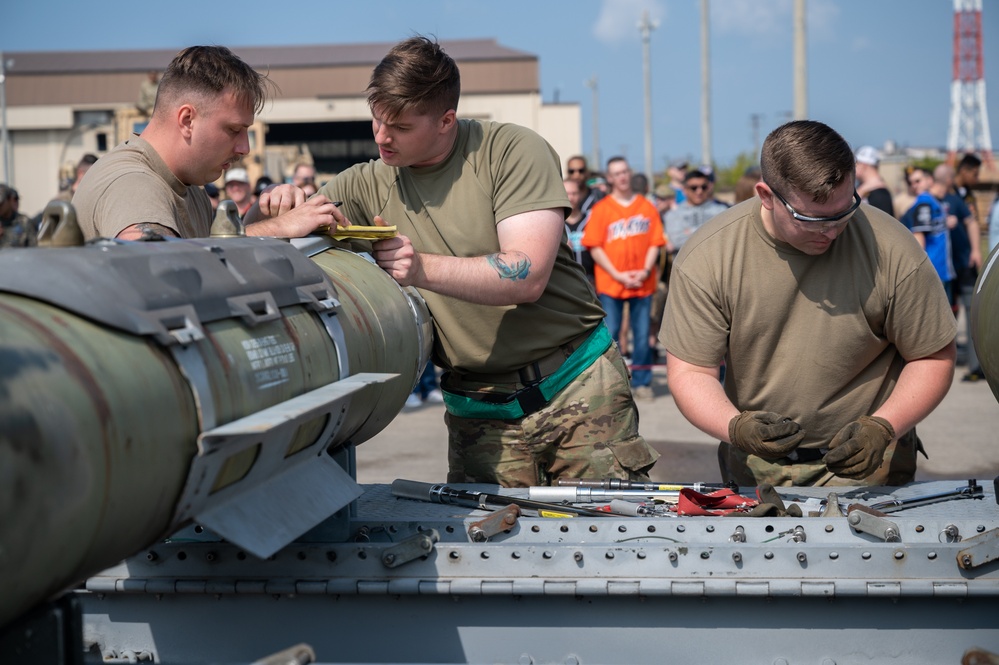 8th FW hosts bilateral Peninsula-wide munitions load competition