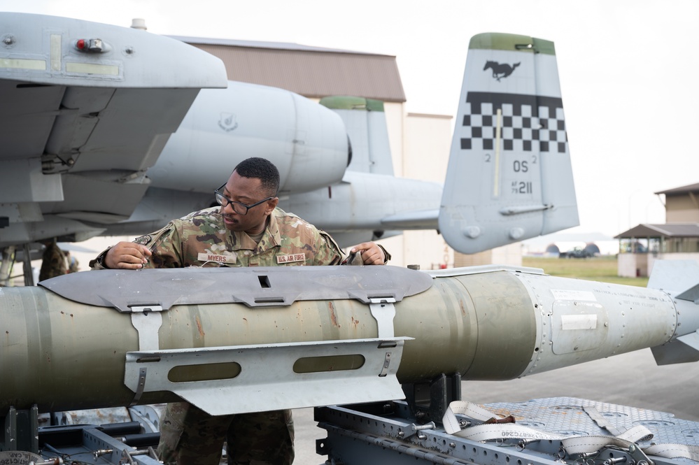 8th FW hosts bilateral Peninsula-wide munitions load competition