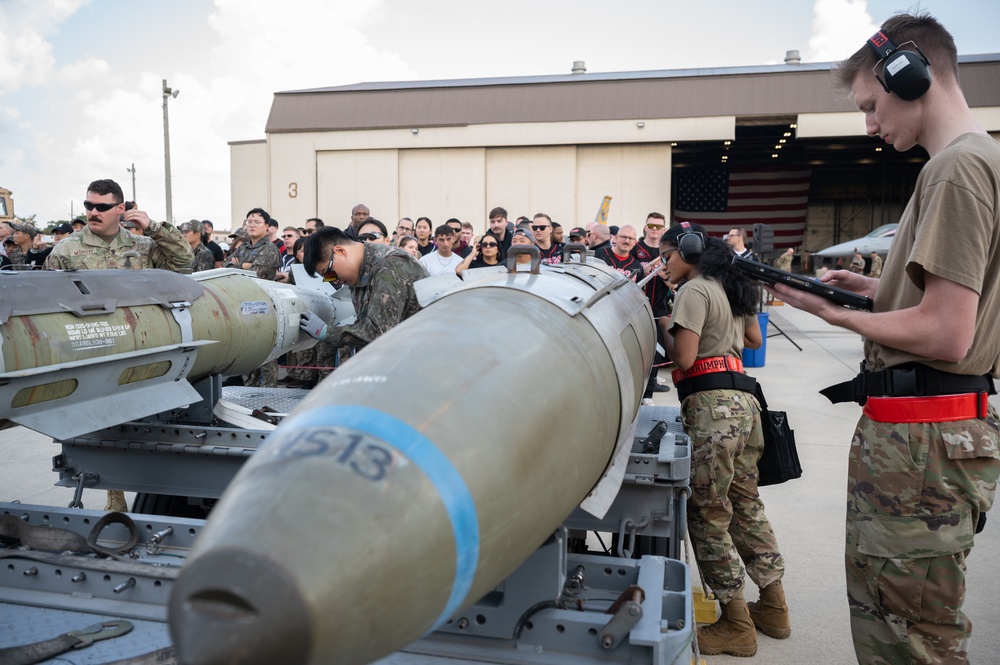 8th FW hosts bilateral Peninsula-wide munitions load competition