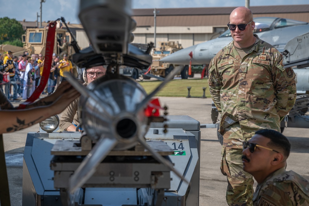 8th FW hosts bilateral Peninsula-wide munitions load competition