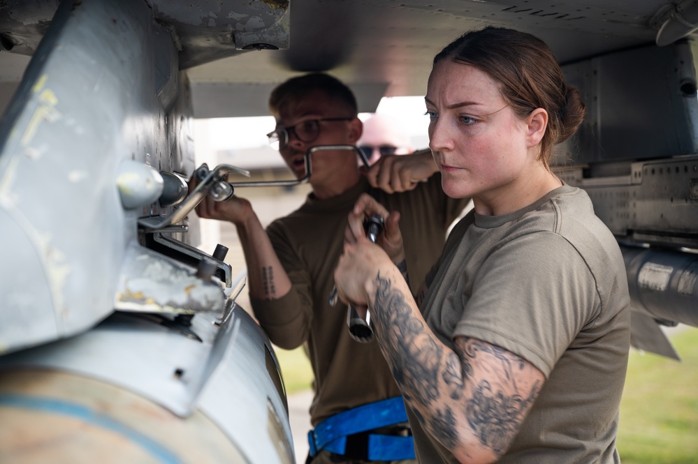 8th FW hosts bilateral Peninsula-wide munitions load competition