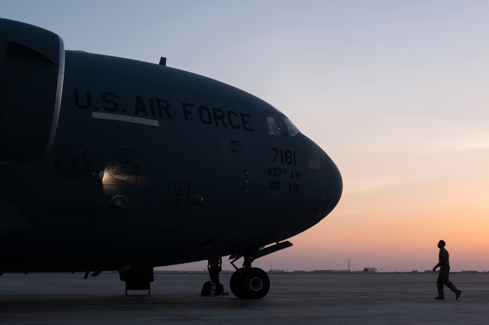 15th EAS conducts night landing zone ops