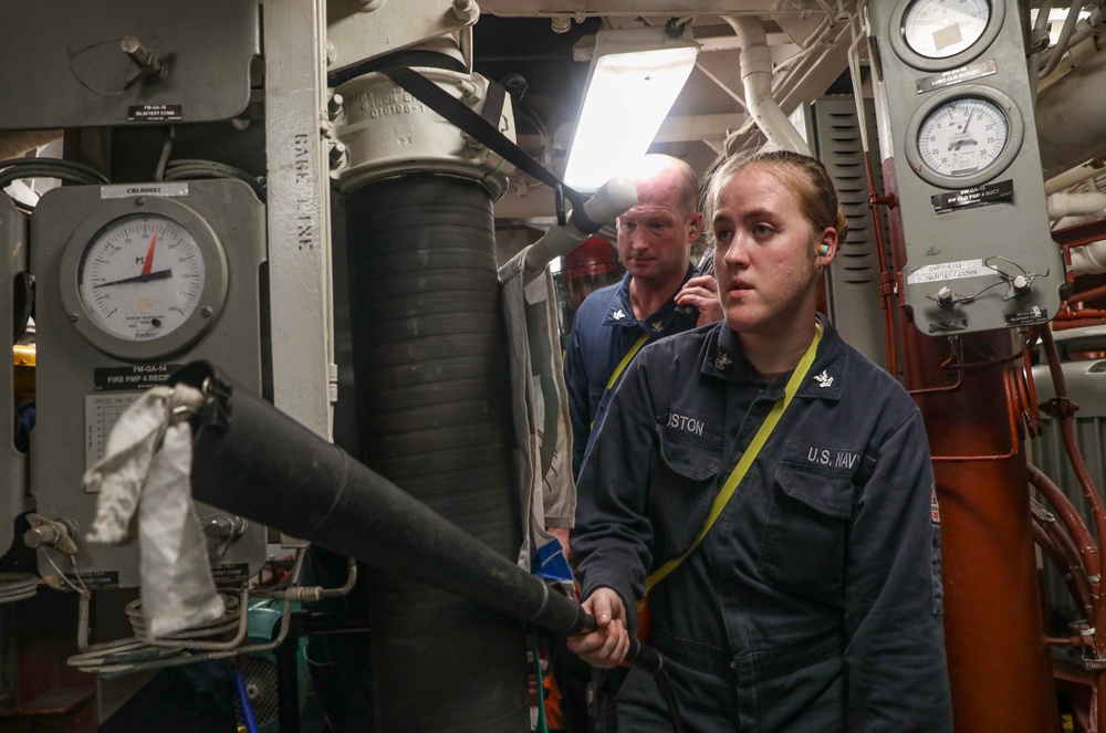 USS Dewey (DDG 105) Conducts Engineering Training Team Drills
