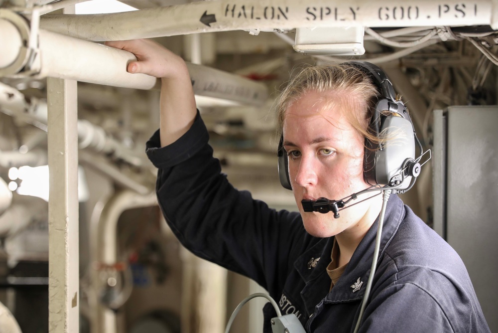 USS Dewey (DDG 105) Conducts Engineering Training Team Drills