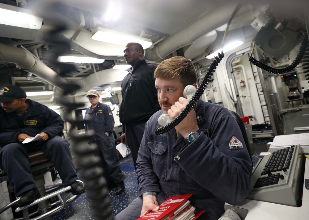 USS Dewey (DDG 105) Conducts Engineering Training Team Drills