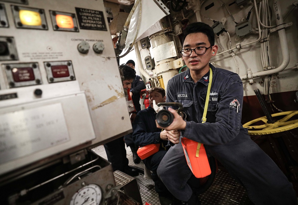 USS Dewey (DDG 105) Conducts Engineering Training Team Drills