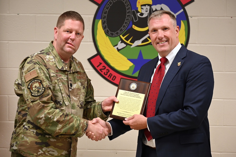 123rd Air Control Squadron receives award from Drug Enforcement Agency