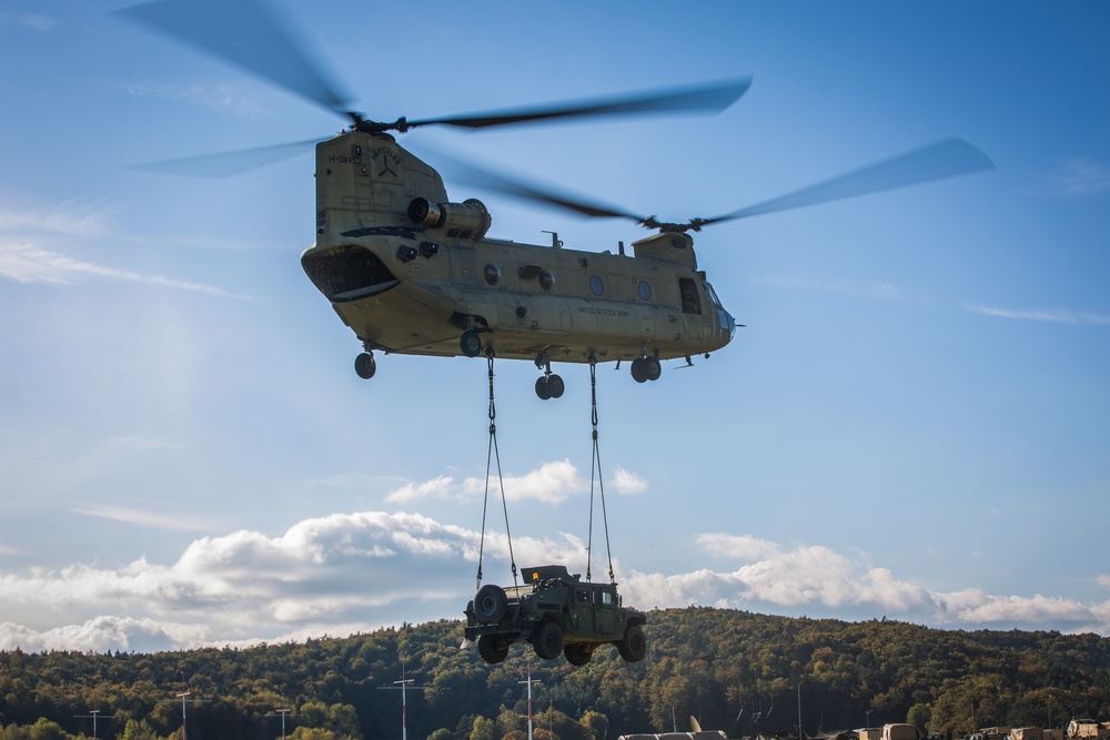 Chinook Lifting HMMWV