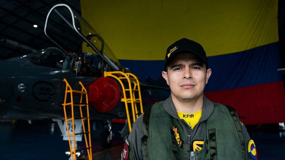 RELÁMPAGO VIII / Ángel de los Andes 23