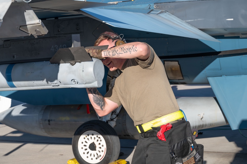 Third Quarter Load Crew Competition