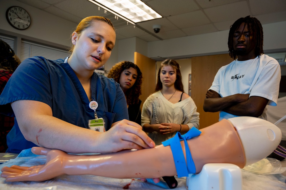 Manor Highschool Students Visit Navy Medicine Readiness and Traning Center Portsmouth.