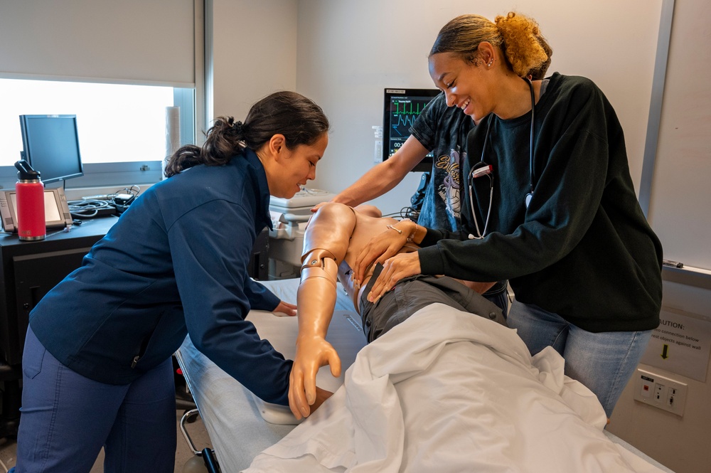 Manor Highschool Students Visit Navy Medicine Readiness and Traning Center Portsmouth.