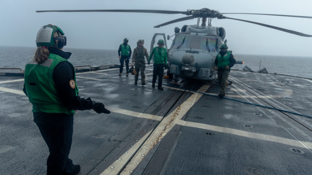 USS Philippine Sea (CG 58) Conducts Routine Operations