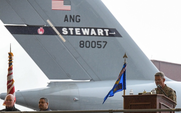 Air Guard’s 105th Airlift Wing honors New York Yankees and NYPD