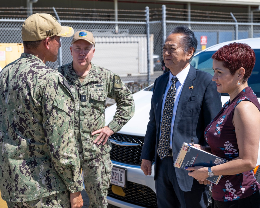 The Mayor of Yokosuka, the Honorable KAMIJI, Katsuaki Visits the USS Mississippi