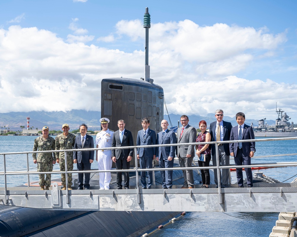 The Mayor of Yokosuka, the Honorable KAMIJI, Katsuaki Visits the USS Mississippi