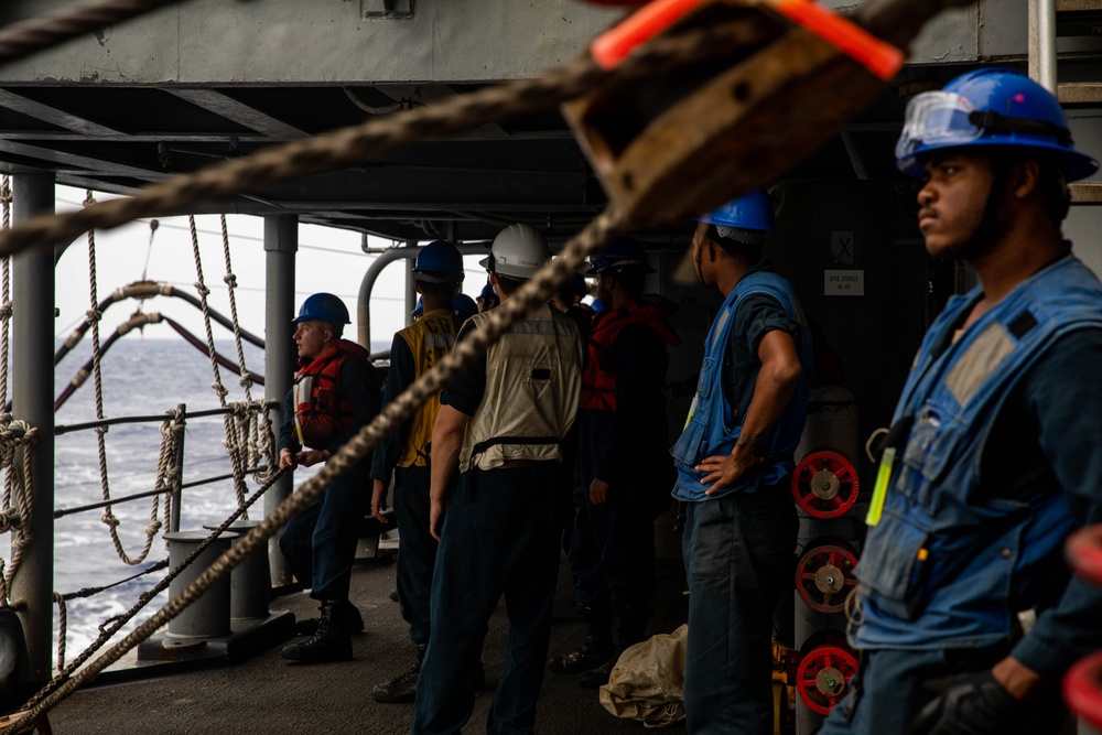 USS Robert Smalls (CG 62) Conducts RAS with USNS Tippecanoe (T-AO-199)