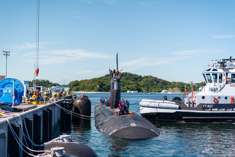 USS Jefferson City, Yokosuka Japan port visit