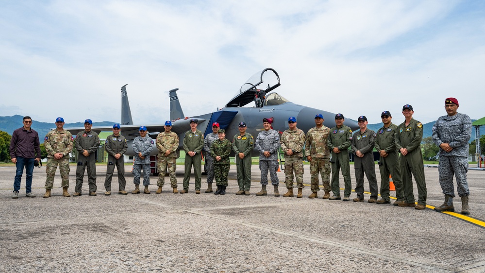 RELÁMPAGO VIII / Ángel de los Andes 23: PME in Colombia