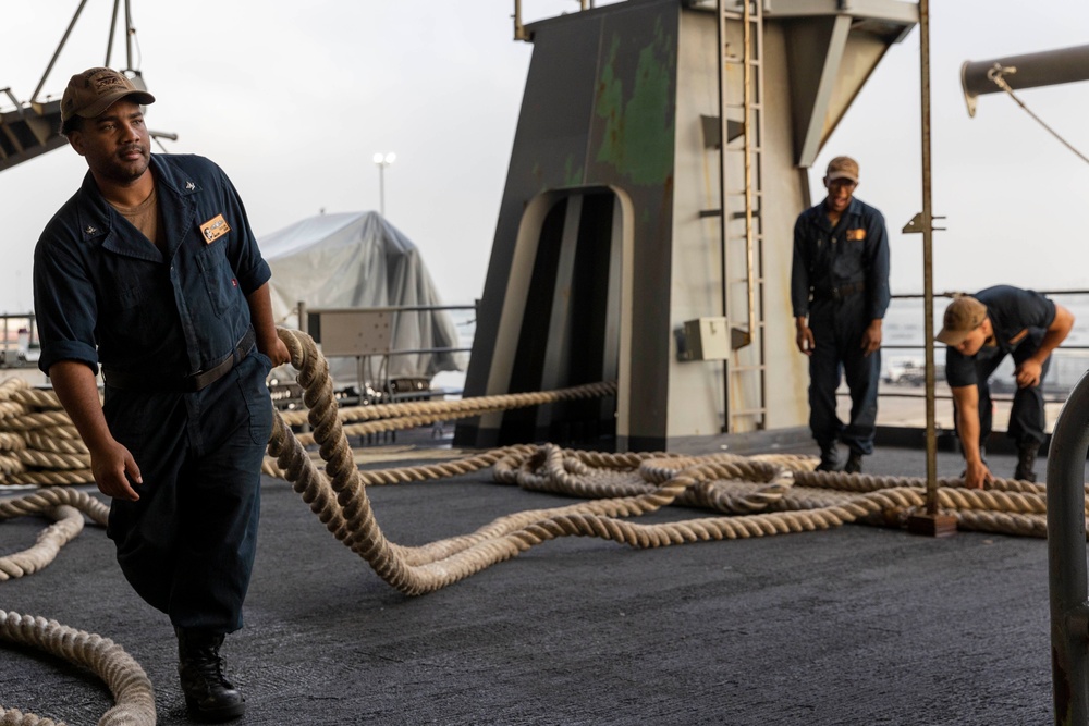 Abraham Lincoln departs San Diego bay