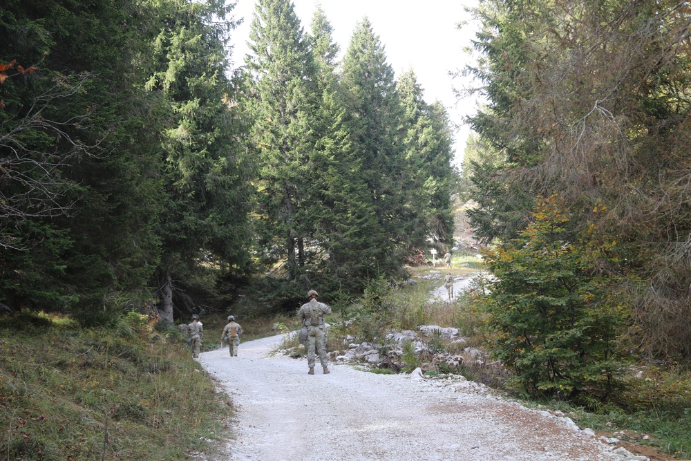 173rd Airborne Brigade Paratroopers conduct land navigation training for E2B