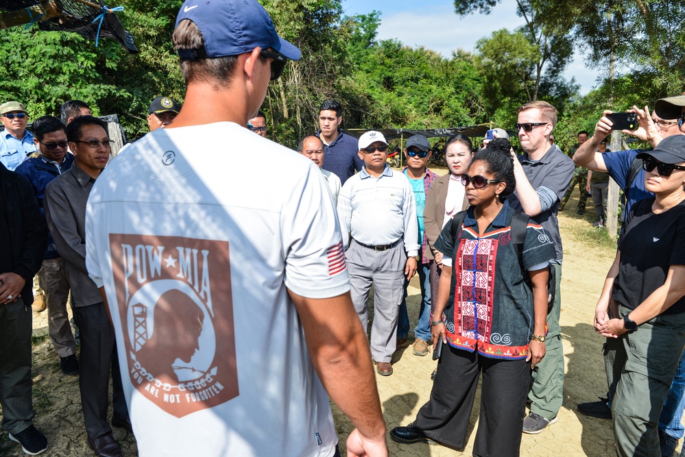 Distinguished Visitors Receive Recovery Mission Site Tour