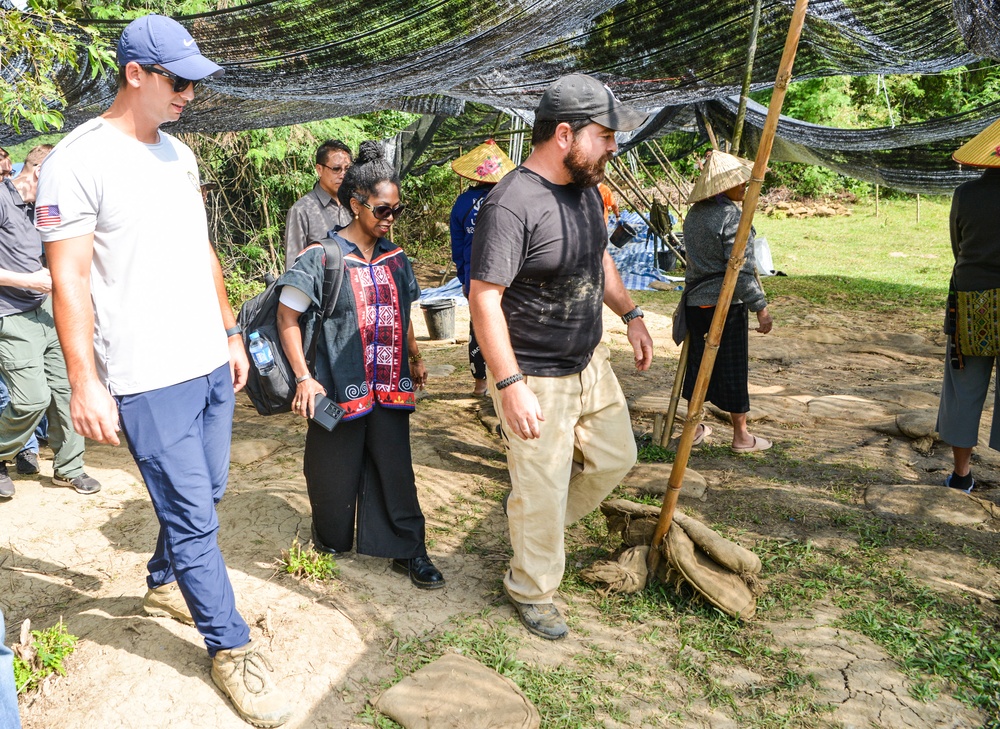 Distinguished Visitors Receive Recovery Mission Site Tour