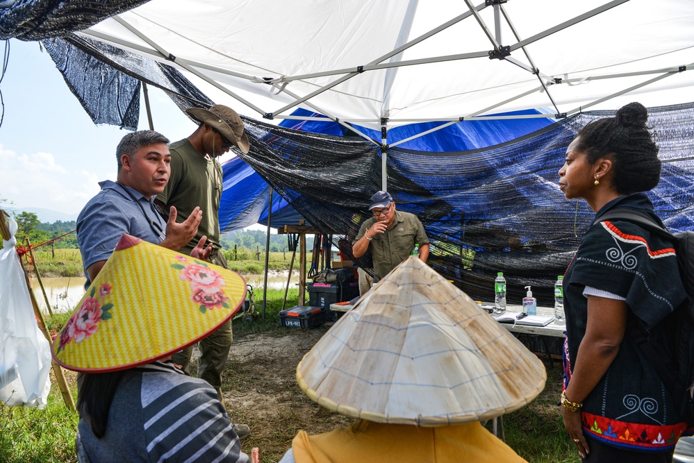 Distinguished Visitors Receive Recovery Mission Site Tour