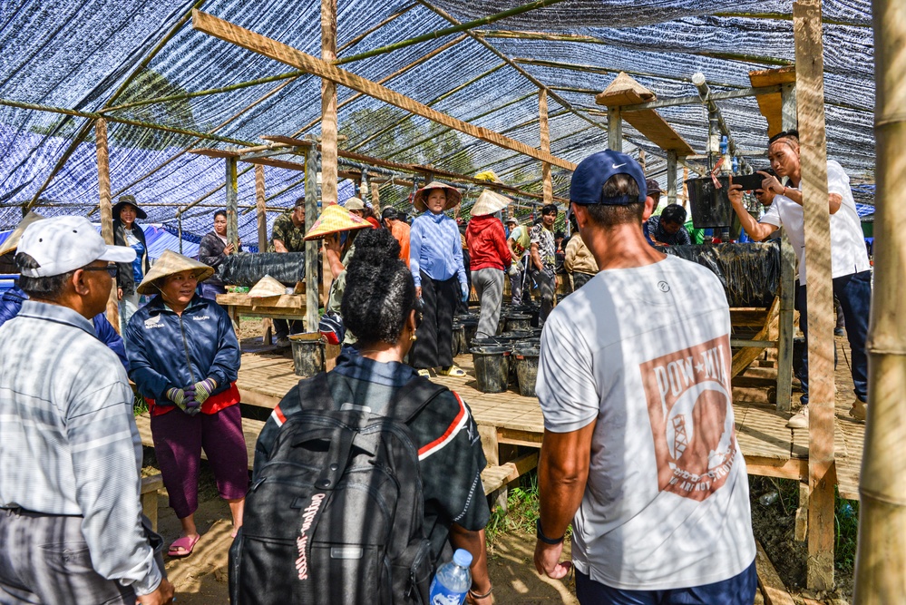 Distinguished Visitors Receive Recovery Mission Site Tour