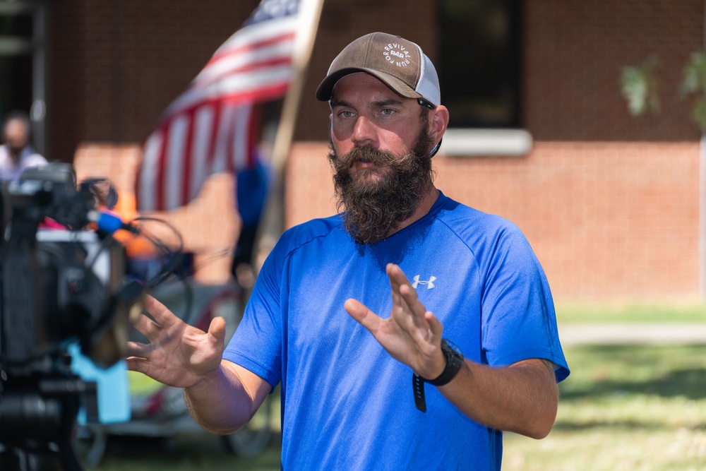 Run4Revival founder visits Arnold AFB during cross-country solo run