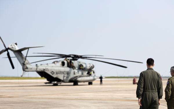 Maj. Gen. Iain Huddleston visits Marine Corps Air Station Futenma