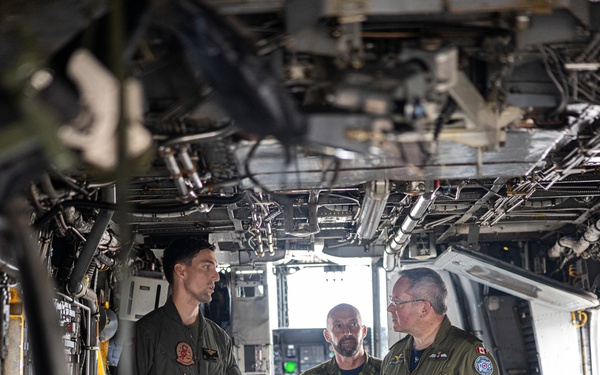 Maj. Gen. Iain Huddleston visits Marine Corps Air Station Futenma