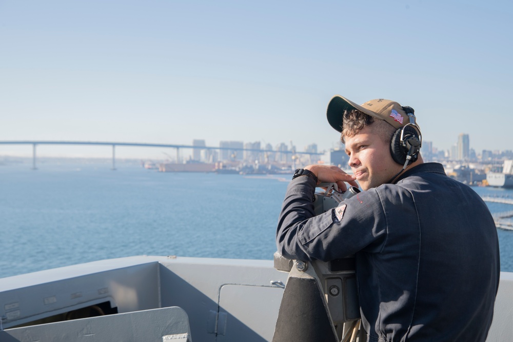 USS San Diego (LPD 22) conducts Sea and Anchor