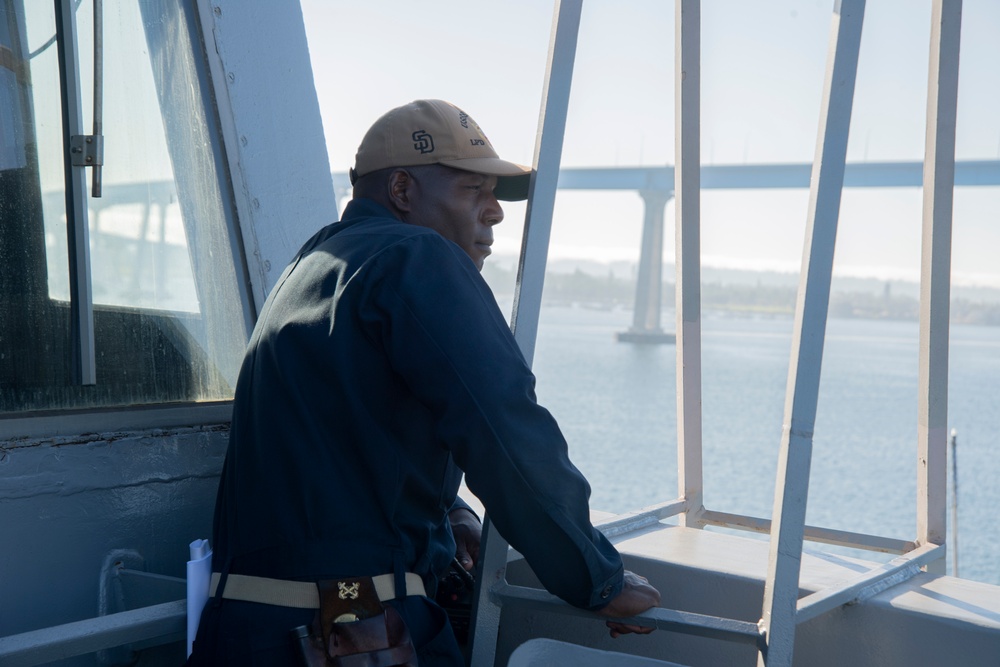 USS San Diego (LPD 22) conducts Sea and Anchor