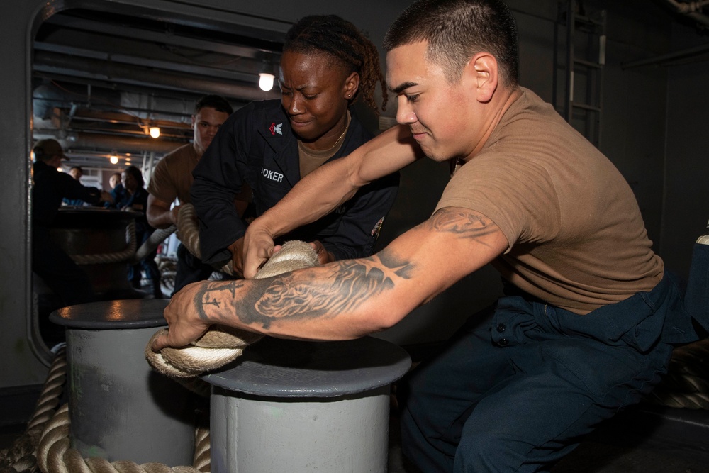 USS Abraham Lincoln pulls into San Diego