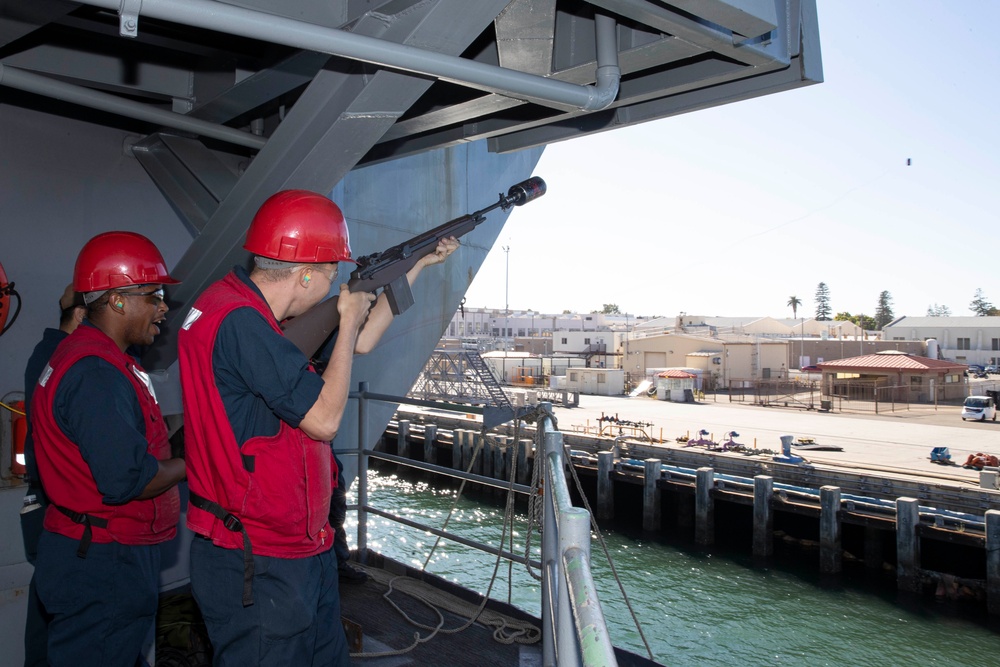 USS Abraham Lincoln pulls into San Diego