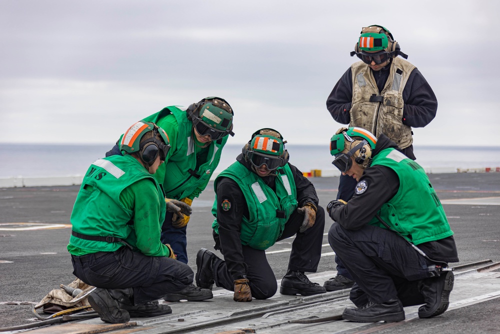 Abraham Lincoln conducts flight operations