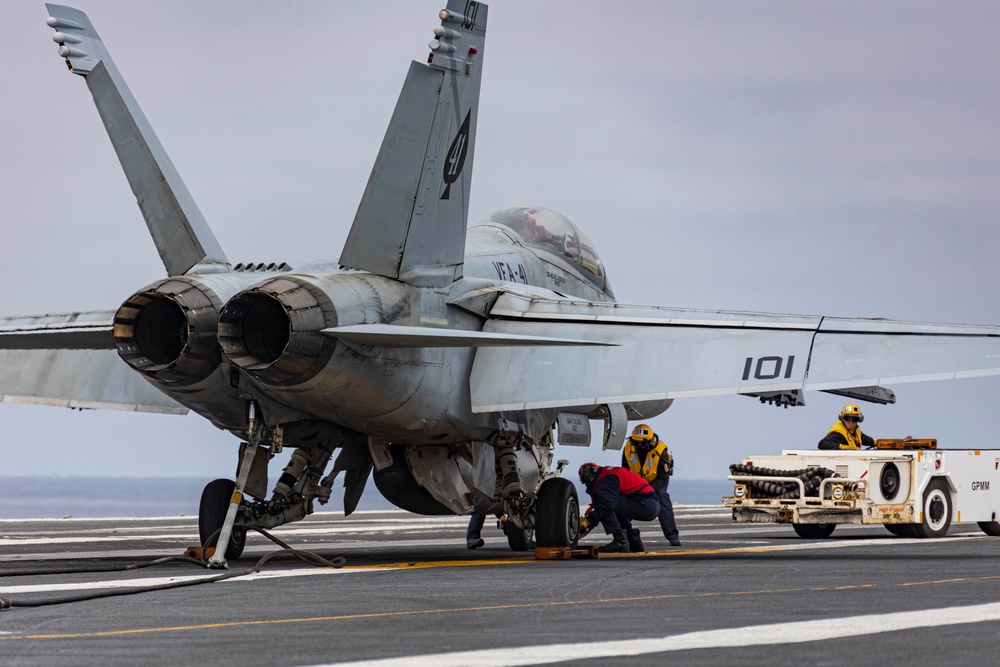 Abraham Lincoln conducts flight operations