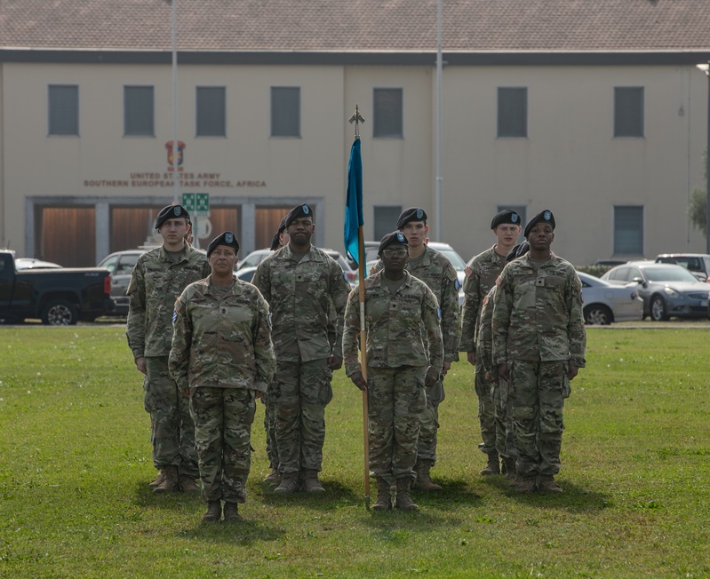 Bravo Company, 522nd Military Intelligence Battalion Change of Responsibility Ceremony [Image 10 of 10]