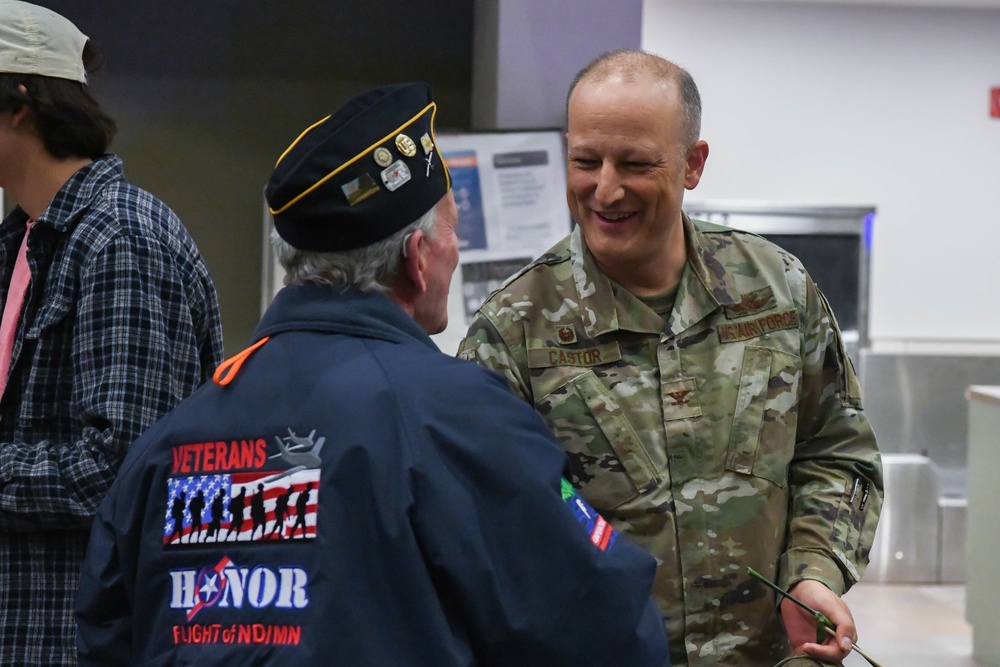 Grand Forks welcomes home Veteran's Honor Flight of ND, MN