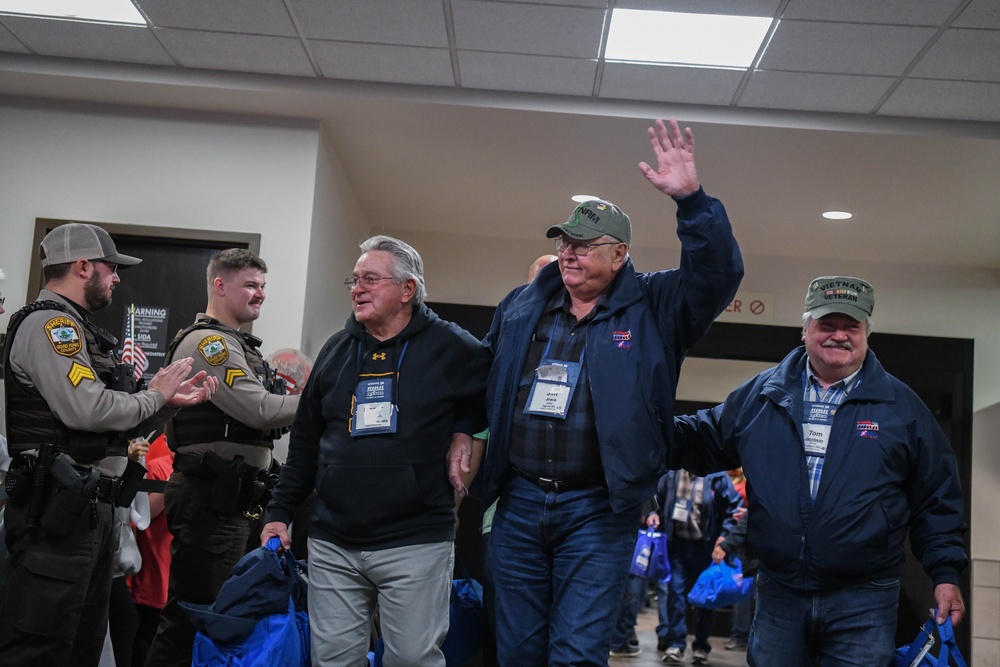Grand Forks welcomes home Veteran's Honor Flight of ND, MN