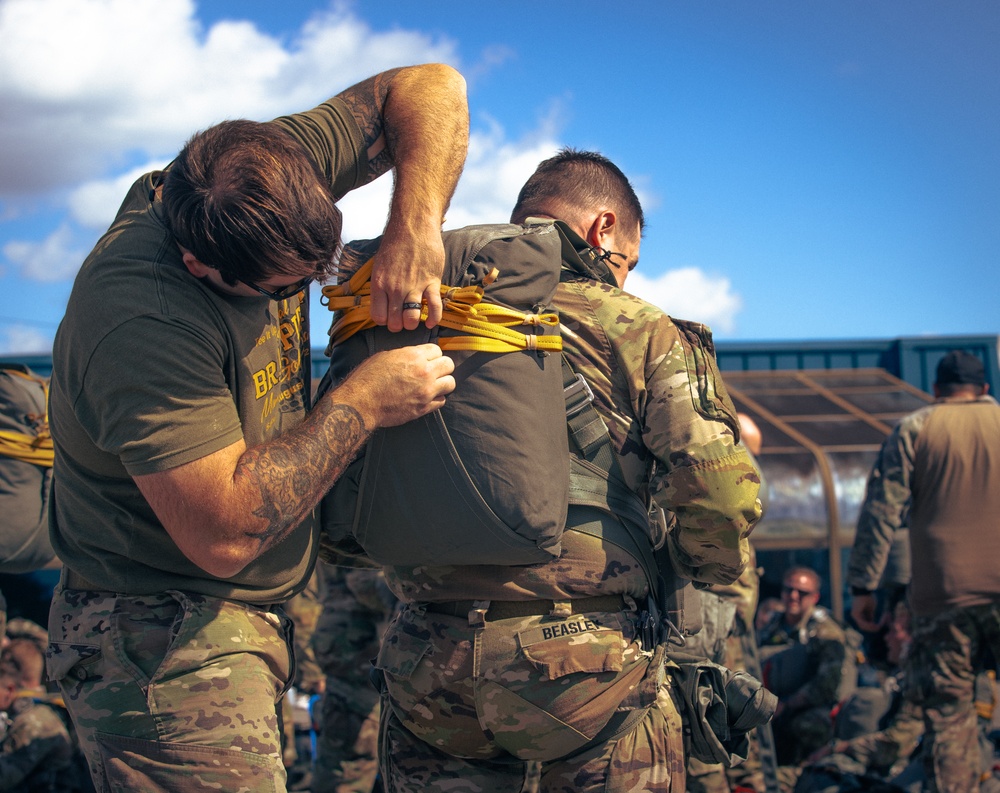 Group Sustainment Battalion, 20th Special Forces Group (Airborne) Conducts Sustained Airborne Training